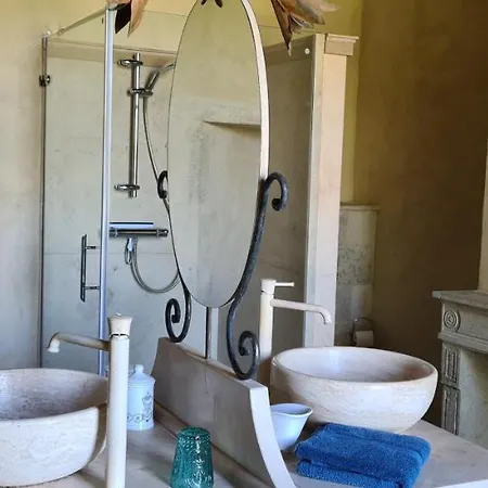 La Reserve De Rilhat לינה וארוחת בוקר 4*